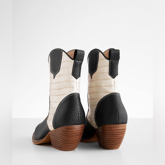 NWOB Flawed ARider Eden Western Inspired Crocodile Embossed Cow Print Boot 7 - Picture 2 of 16